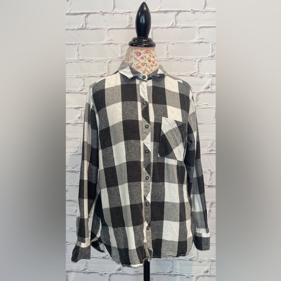 Woolrich Tops - Woolrich White Black Plaid Flannel Top - Size -XL